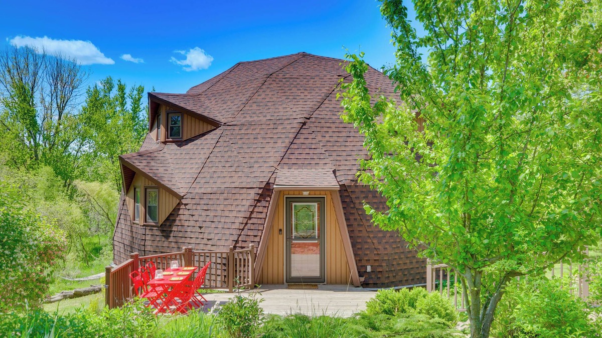 North Freedom House | Geodesic Dome House: 18 Acres on Baraboo River!