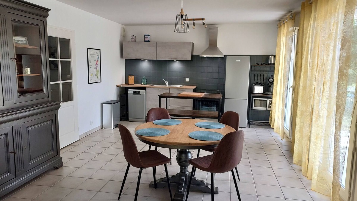 Saint-Georges-sur-Baulche Apartment | Georges, un Appartement au Look Chic Rustique