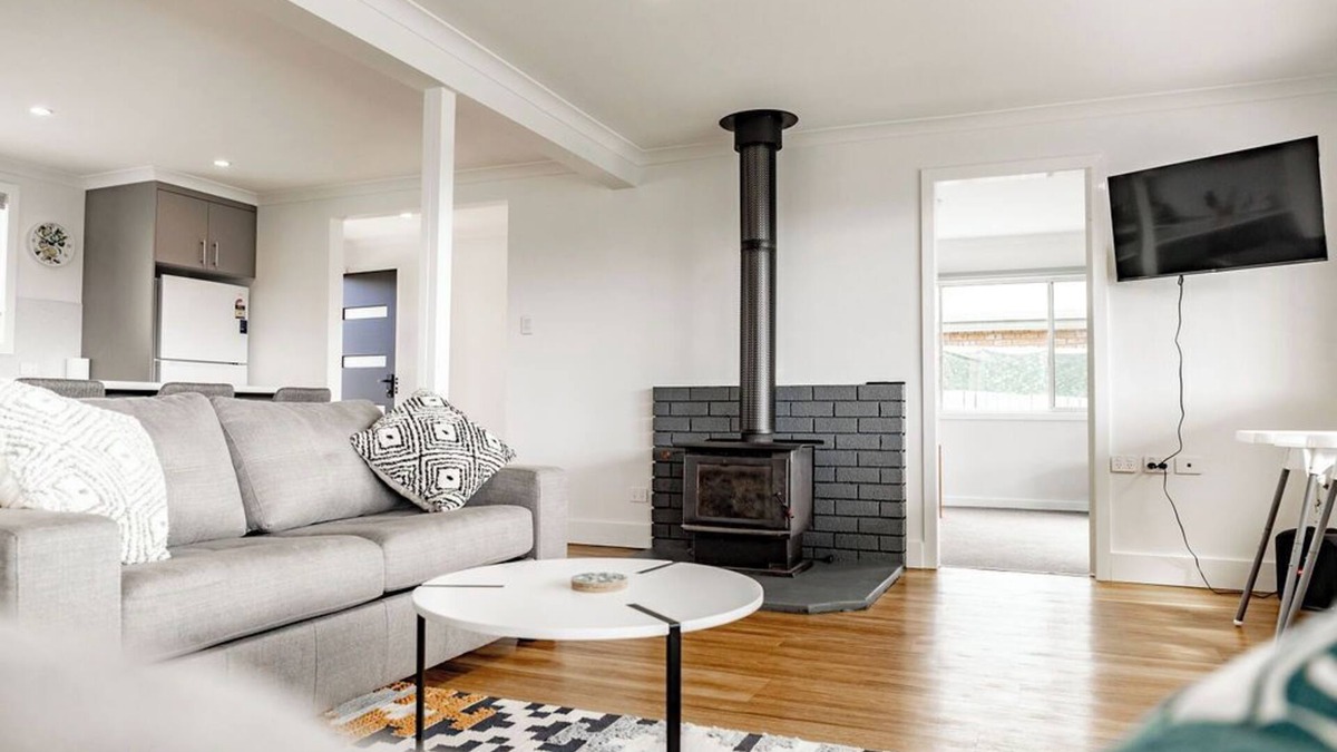 Stieglitz Apartment | Georges Bay Bungalow - Family and Pet Friendly