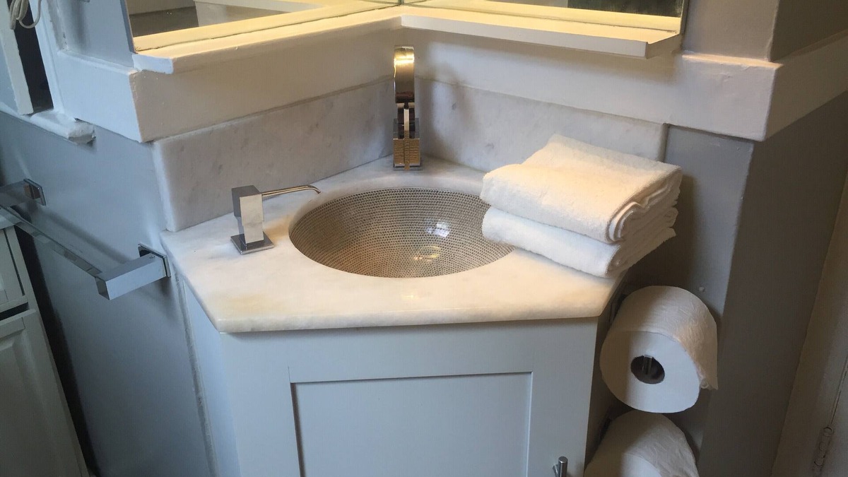 Georgetown Apartment | Georgetown 2 bedrooms, one bathroom , centrally located .