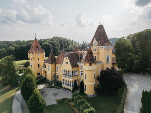 Ehrenhausen Hotel | Georgi Schloss - Boutique Hotel