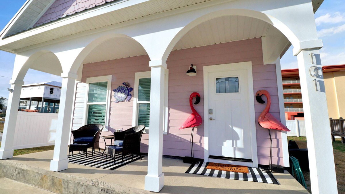 Mexico Beach Cottage | "Georgia Sand" is 600 steps to the beach! This 2BD/2BA adorable cottage sleeps 8!