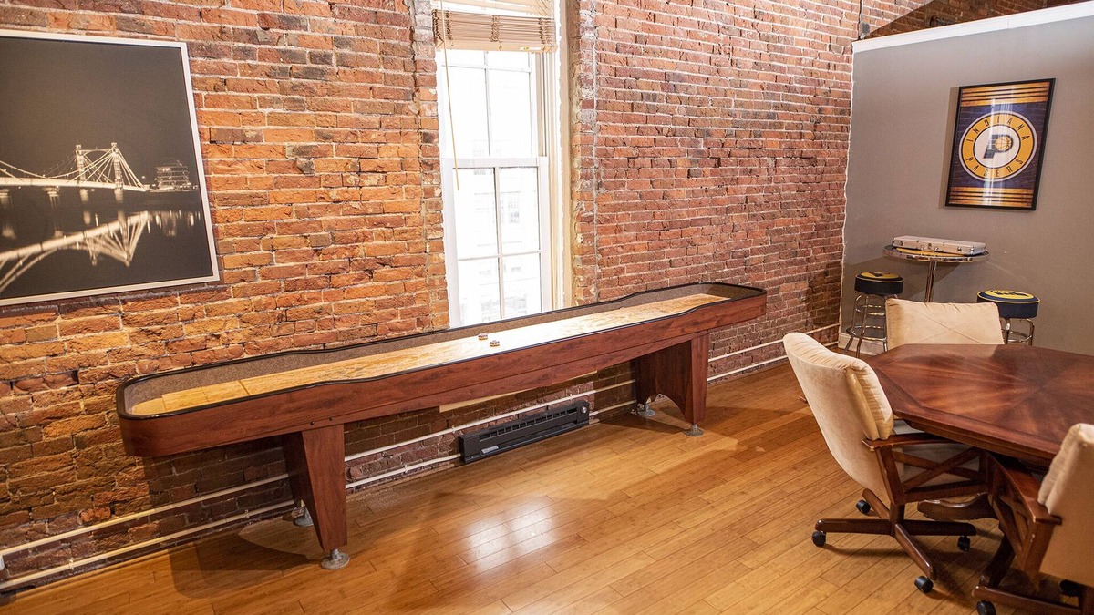 Wholesale District Apartment | Georgia Street 4 Bedroom Condo Downtown!