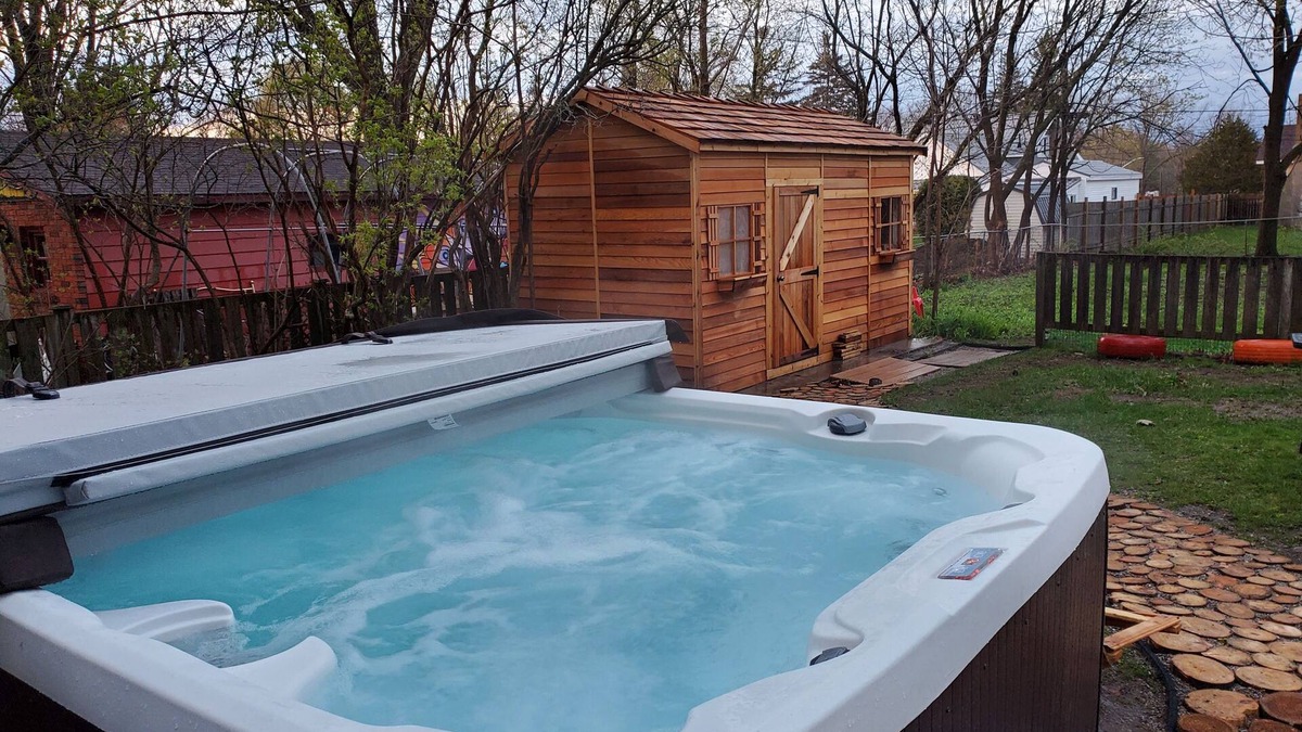 Waubaushene House | Georgian Bay Cottage-nHot Tub/Sauna/Trail/Run/Bike/Swim/Marina!