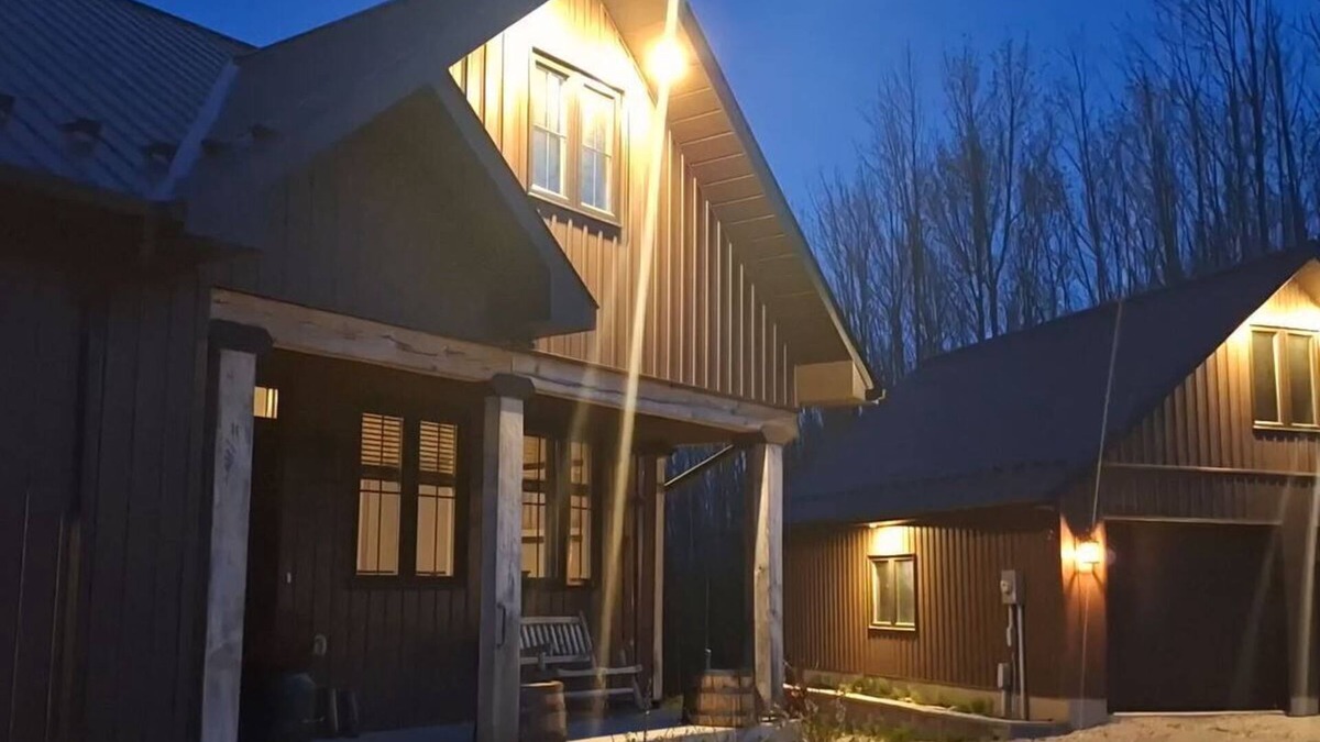 Meaford House | Georgian Bay Escape Cottage in Meaford. Cozy cottage with fireplace.