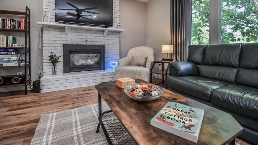 Waubaushene House | Georgian Bay Trail Cottage w/hot tub and fireplace