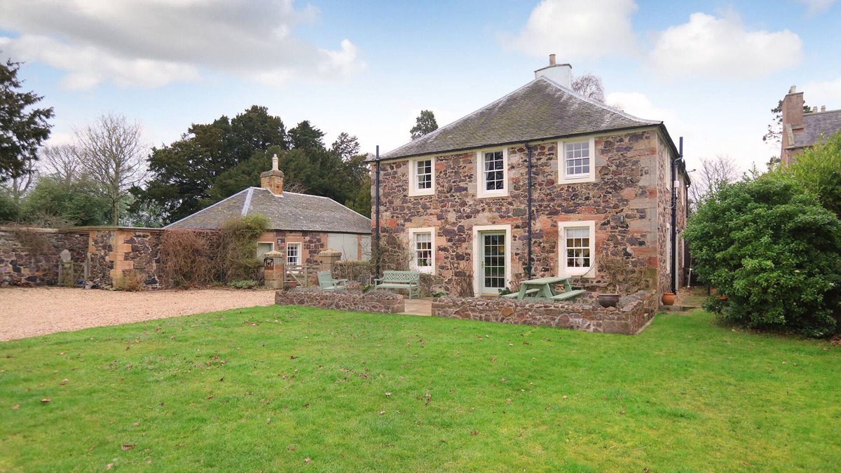 North Berwick House | Georgian coach house in private location, 5 minutes from North Berwick