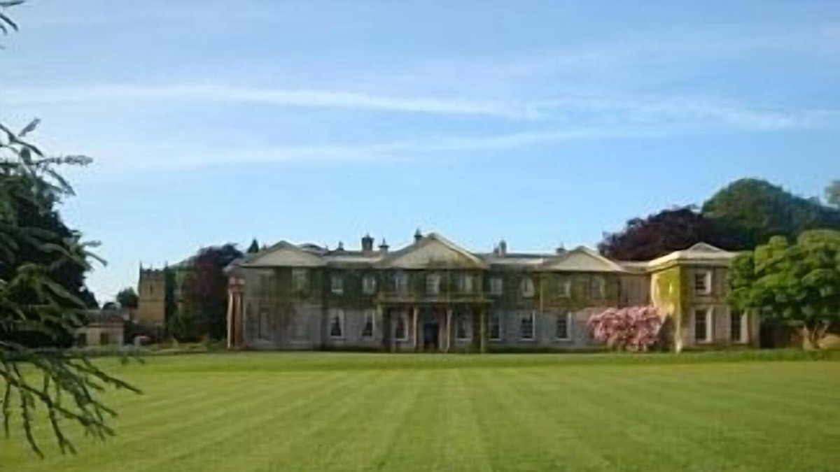 Black Torrington House | Georgian country mansion - perfect for family gatherings, parties and weddings