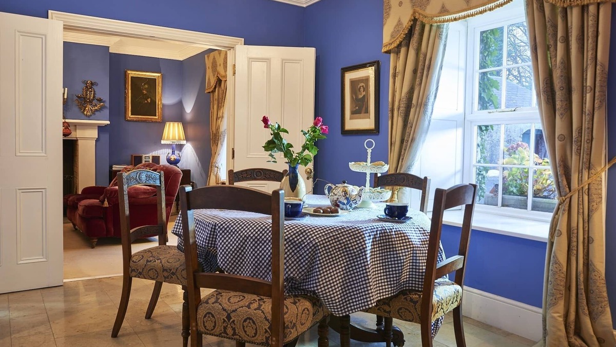 Headford House | Georgian Galway Carriagehouse - Overlooking Palladian Fountain in Country Est