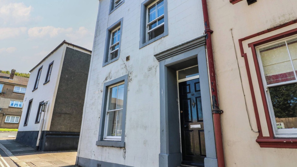Whitehaven House | GEORGIAN TOWN HOUSE, family friendly, with a garden in Whitehaven