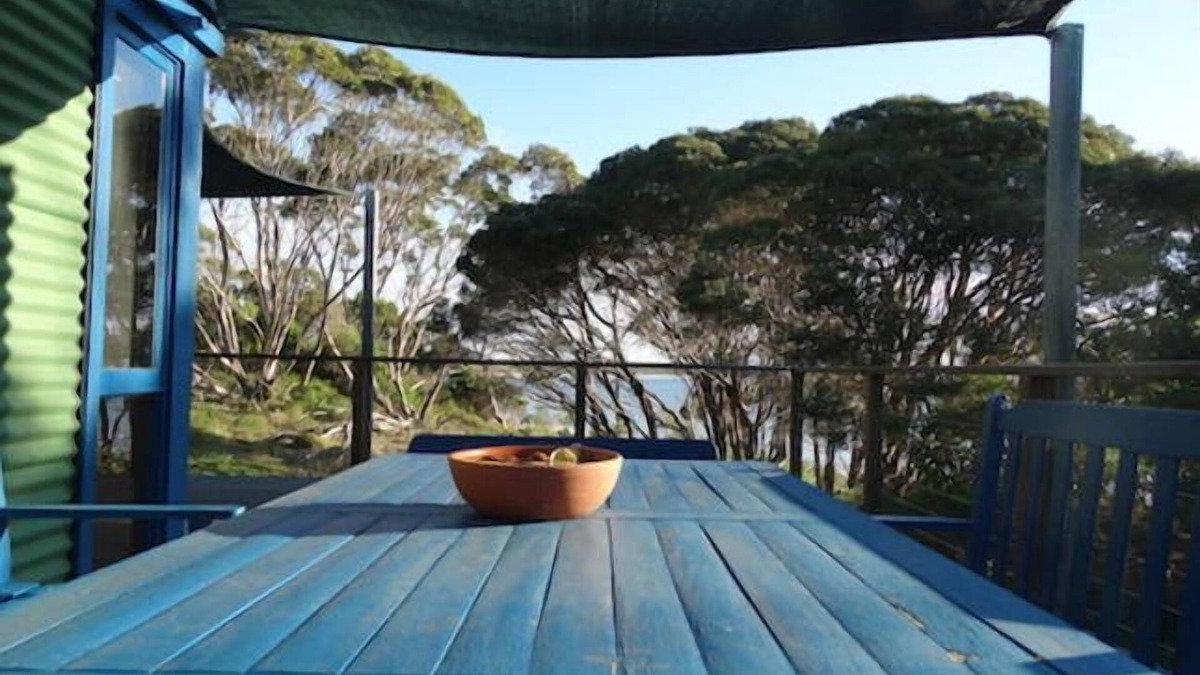 Brown Beach Apartment | Georgina's Place - secluded beach getaway