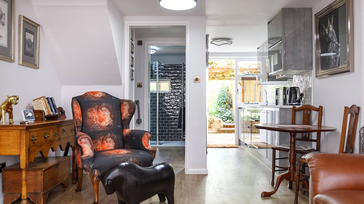 Lavenham Cottage | Georgina's Spacious King Size Bed Bedroom