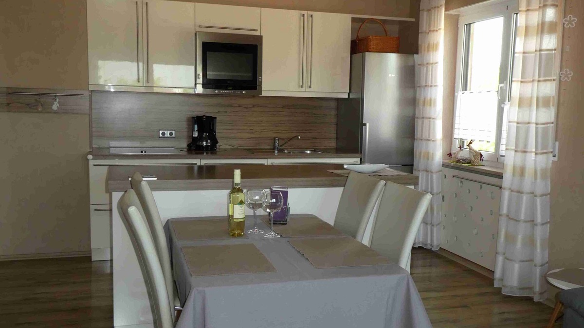 Volkach Apartment | Geräumige 90qm Ferienwohnung mit Balkon und Terrasse, kostenfreies WLAN