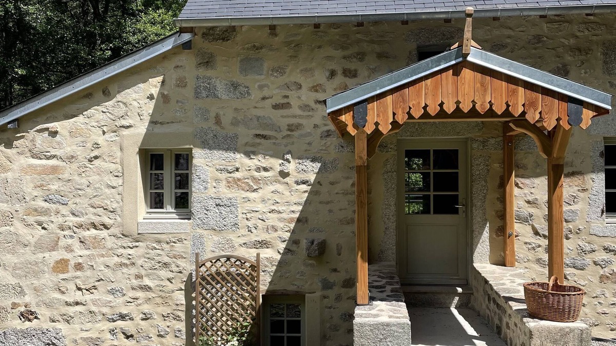 Saint-Martin-Chateau House | Gerenoveerde Watermolen met Sauna, Ideale Plek Voor Serieuze Ontspanning