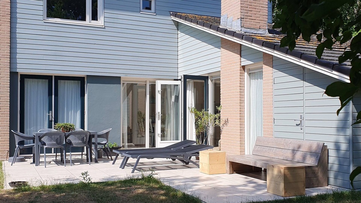 Ockenburgh Villa | Gerenoveerd gezinsvakantiehuis voor 6 personen met sauna, nabij het strand