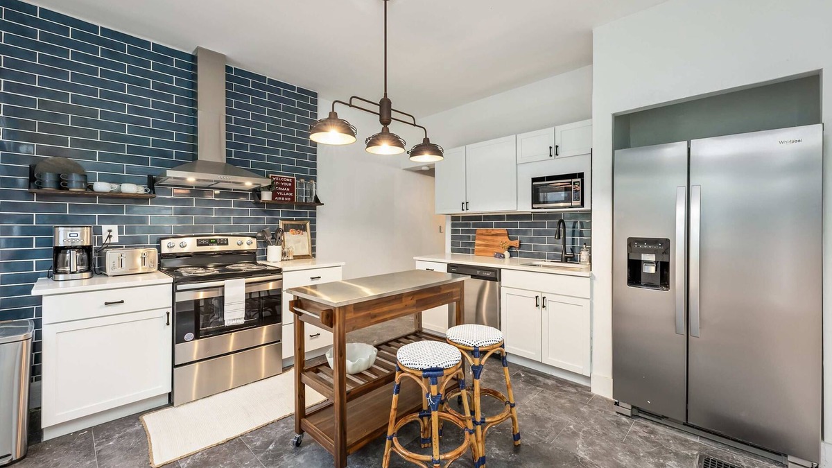 German Village House | German Charm Suites Sleeps 8!
