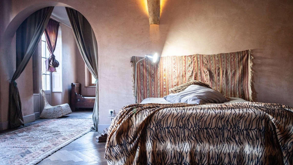 Chalabre Apartment | Gertrud's Suite - suite in shared Village Chateau
