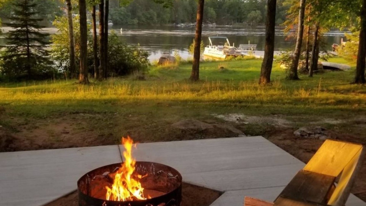 Suring Cabin | Get Away to the Up North! Cabin on the Lake with stunning views