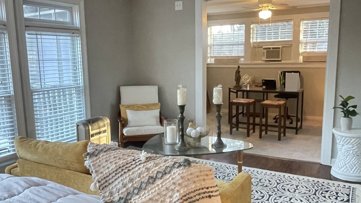 Calhoun House | Get comfy and cozy in this cute cottage in Calhoun!