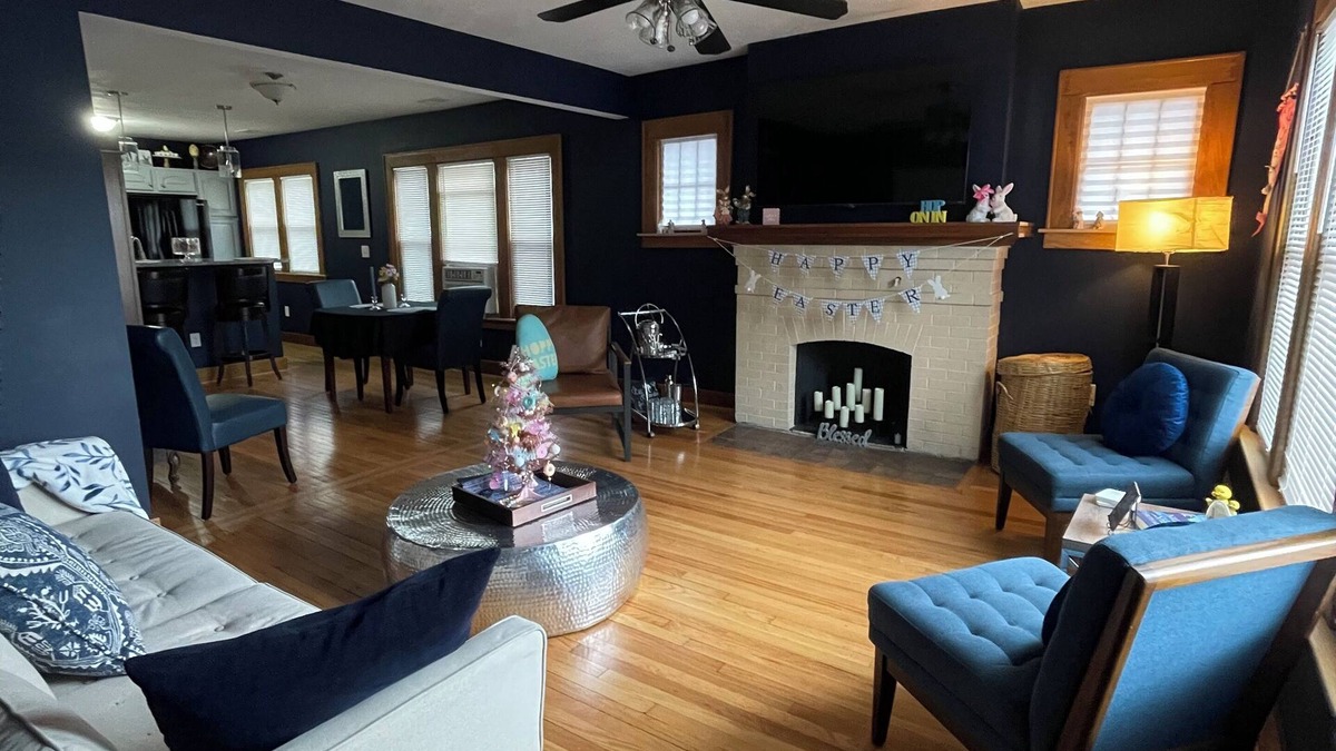 Syracuse House | Get KOZY in KENWOODn2 miles to thruway,I-81,SU,ndowntown,Destiny,Dome,Airport