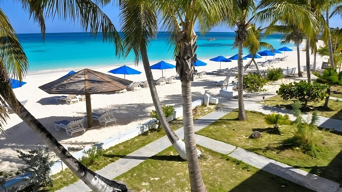 Shoal Bay House | Get Ready for Blissful Getaway! Full Kitchen, Outdoor Pool, FREE Parking, Spa!