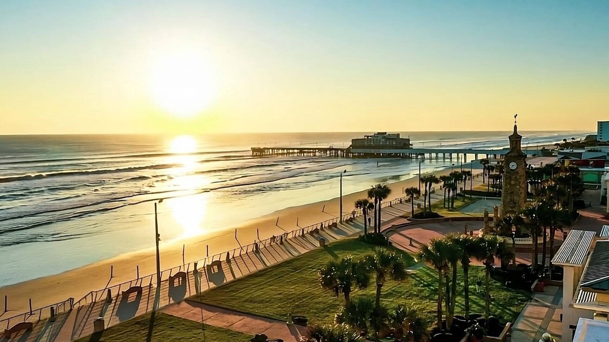 Brush - Stewarts Hotel | Get Ready for Blissful Getaway! 3 Classic Units! Beach Access, Two Pools & Spa!