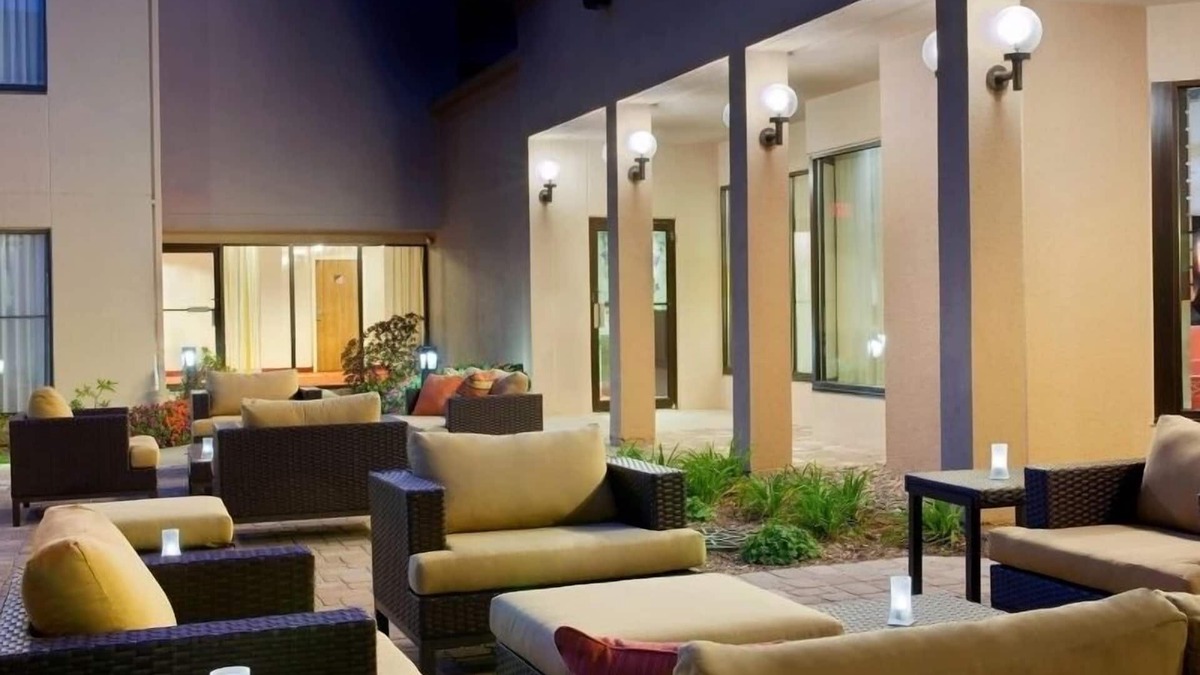 Brookfield Hotel | Get Some Rest in Wisconsin State Fair Park! Indoor Swimming Pool, Pets Allowed!