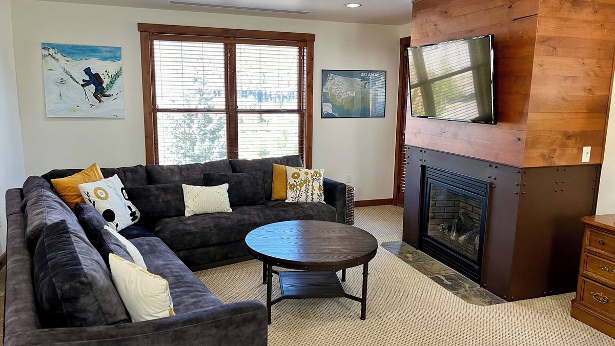 Kellogg Condo | Get Steep and Deep into fun close to bike trails and Silver Mountain Resort!