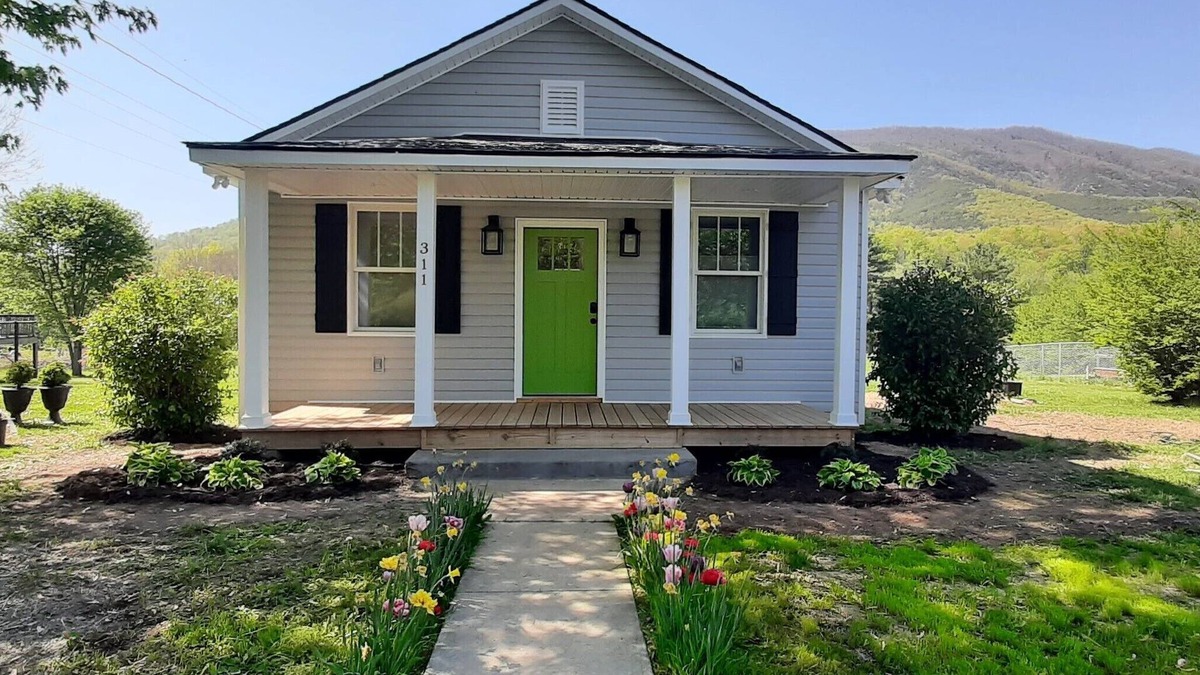Buchanan House | Getaway and relax! Enjoy the James River with mountain views!