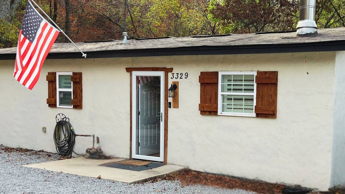 Hulbert Cabin | Getaway Cabin: Fort Gibson Lake Retreat with Spacious Patio for Family & Friends