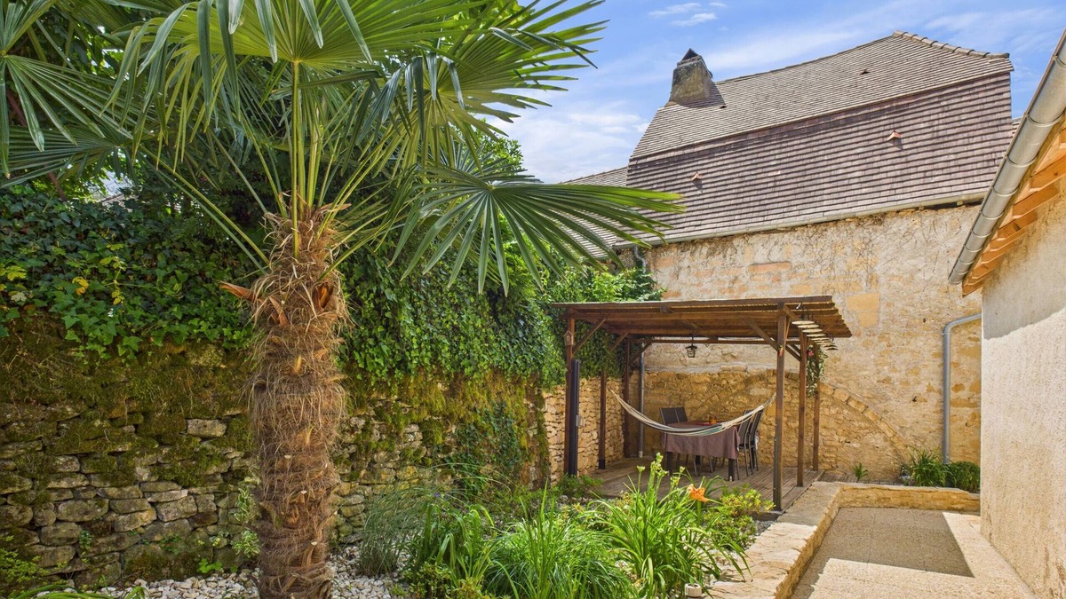 Auriac-du-Perigord Ski Chalet | Getaway for 2 in Auriac with cozy garden