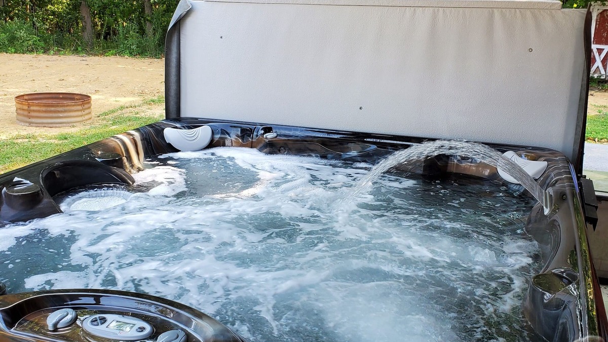 Fontanet Apartment | Getaway in the country/Beautiful Parke County/Large hot tub and much more!