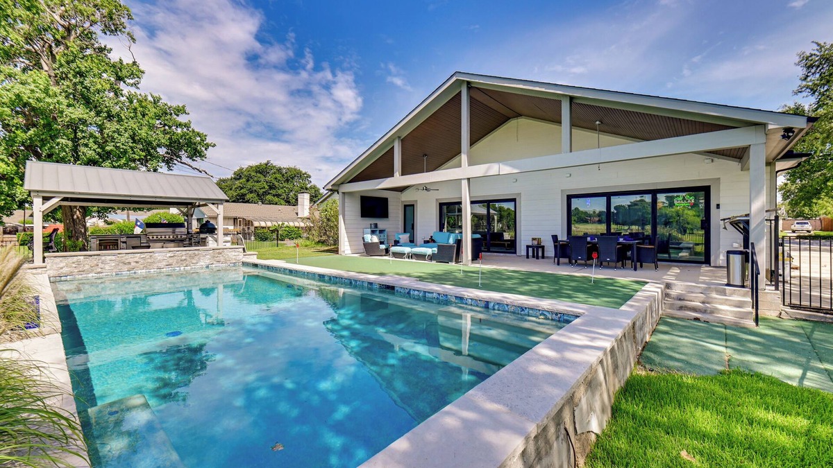 Farmers Branch House | Getaway Near Dallas w/Retro-Style Game Room!