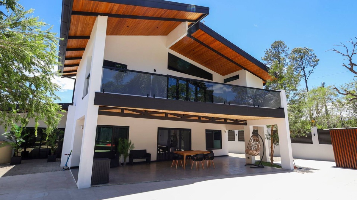 Liberia House | Gey Tropical House