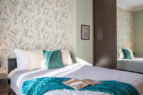 Vake Apartment | GG Home - Charming Georgian - style 2BR in Vake