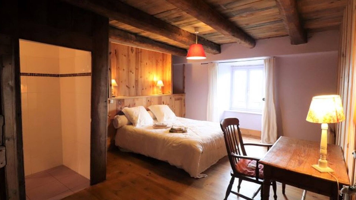 Saint-Remy-de-Chaudes-Aigues Cottage | Gite Saint-Rémy-de-Chaudes-Aigues, 6 bedrooms, 12 persons