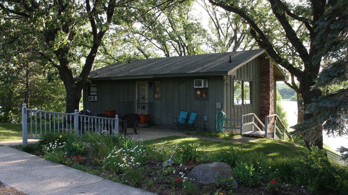 Glenwood House | Giant Oak Cabin - A perfect lakeside retreat