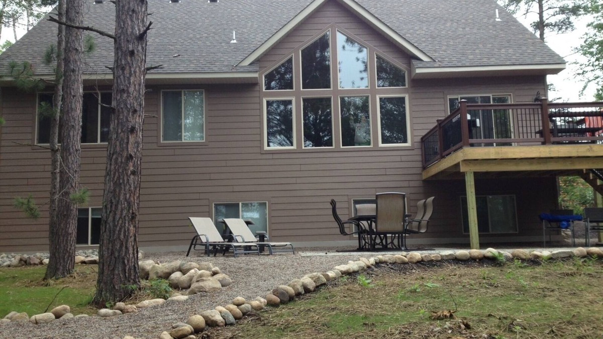 Embarrass House | Giants Ridge Golf/Hike/Swim/Ski- Lake Home, Sleeps 12, Sandy Lake Bottom