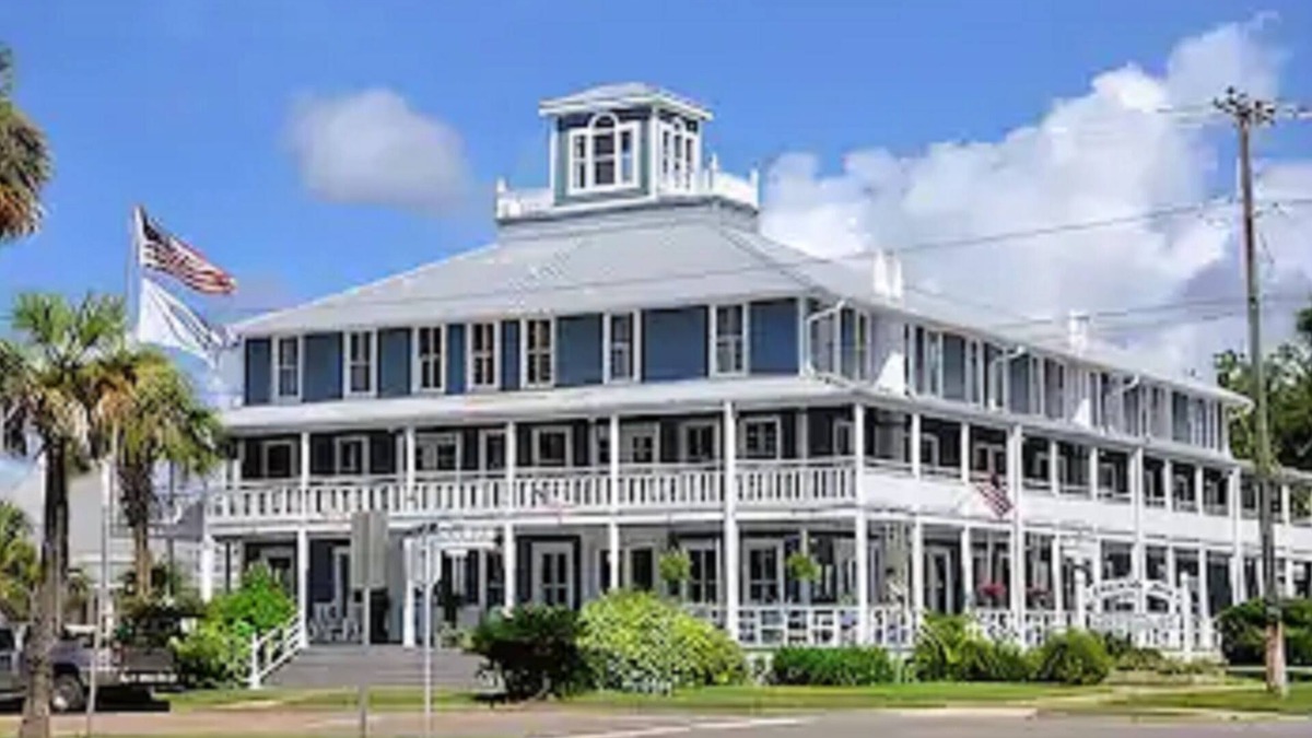 Historic Downtown Apalachicola Hotel | Gibson Inn