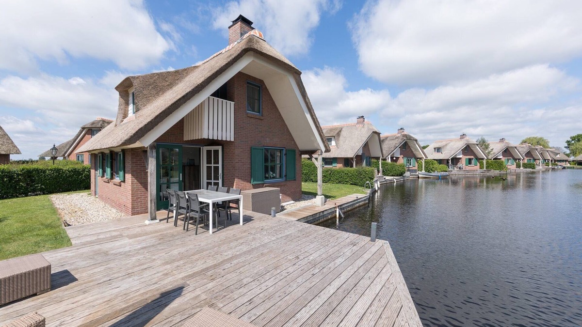 Wanneperveen Villa | Giethoorn Villa with Modern Touch