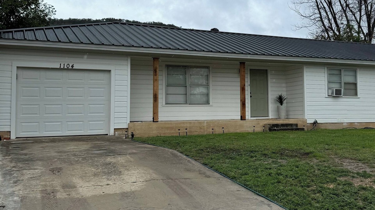 Santa Anna House | Gig ‘Em Getaway