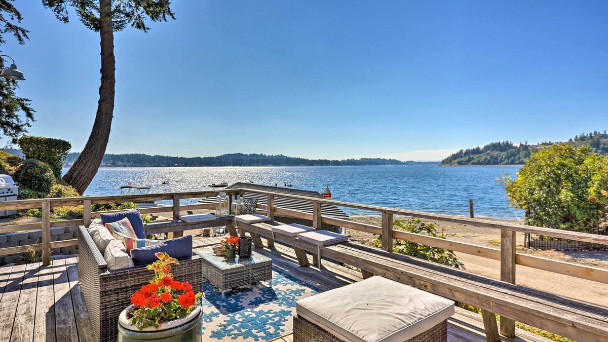 Gig Harbor House | Gig Harbor House w/Private Beach + Views!