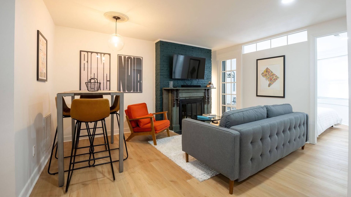 Shaw Apartment | Gilded Nest - 2BR English Basement in Logan Circle