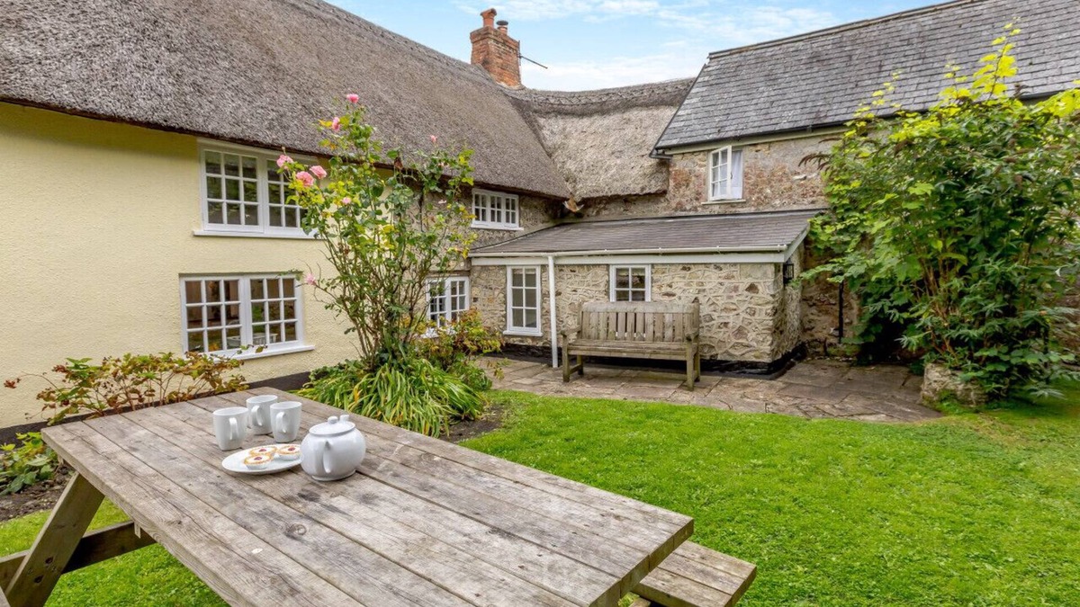 Branscombe House | Gill Cottage - Four Bedroom House, Sleeps 6