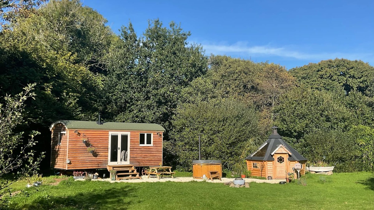 Helford Passage Cabin | Gillan Creek Retreat is set in a private meadow on the Lizard Peninsula