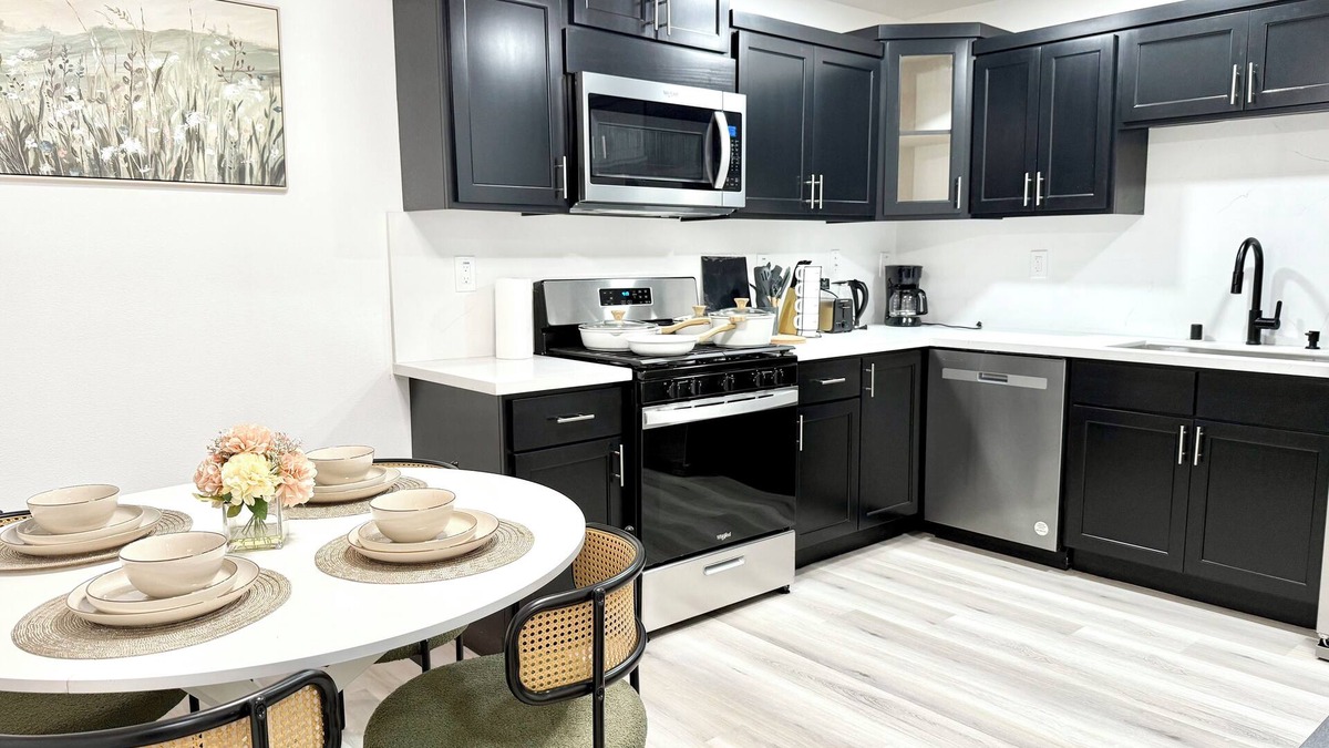 Van Nuys Apartment | Gilmore One