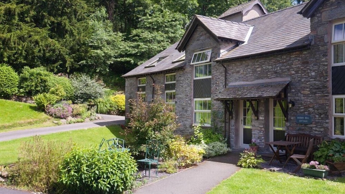 Crosthwaite Cottage | GILPIN VIEW, pet friendly, with a garden in Crosthwaite