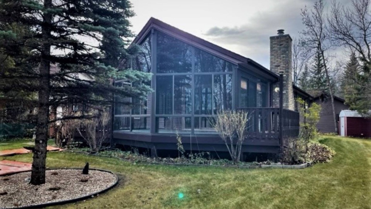 Gimli Cottage | Gimli Lakefront Cottage