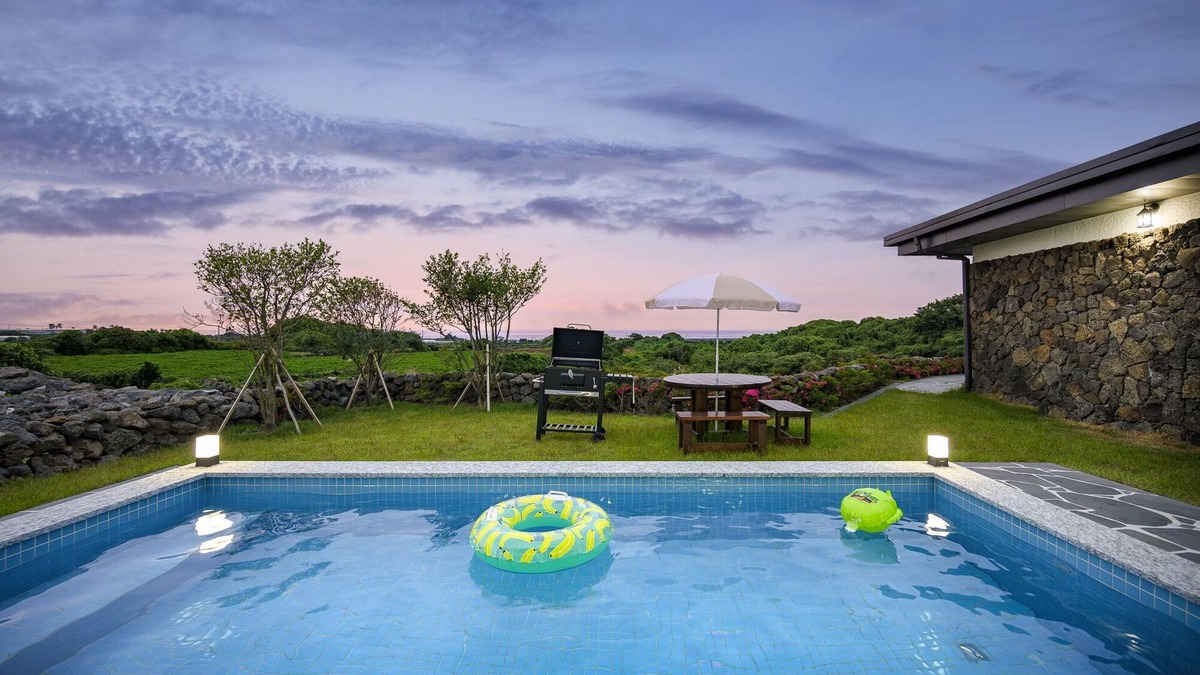 Gujwa House | Gimnyeong stonewall Private Pool Villa