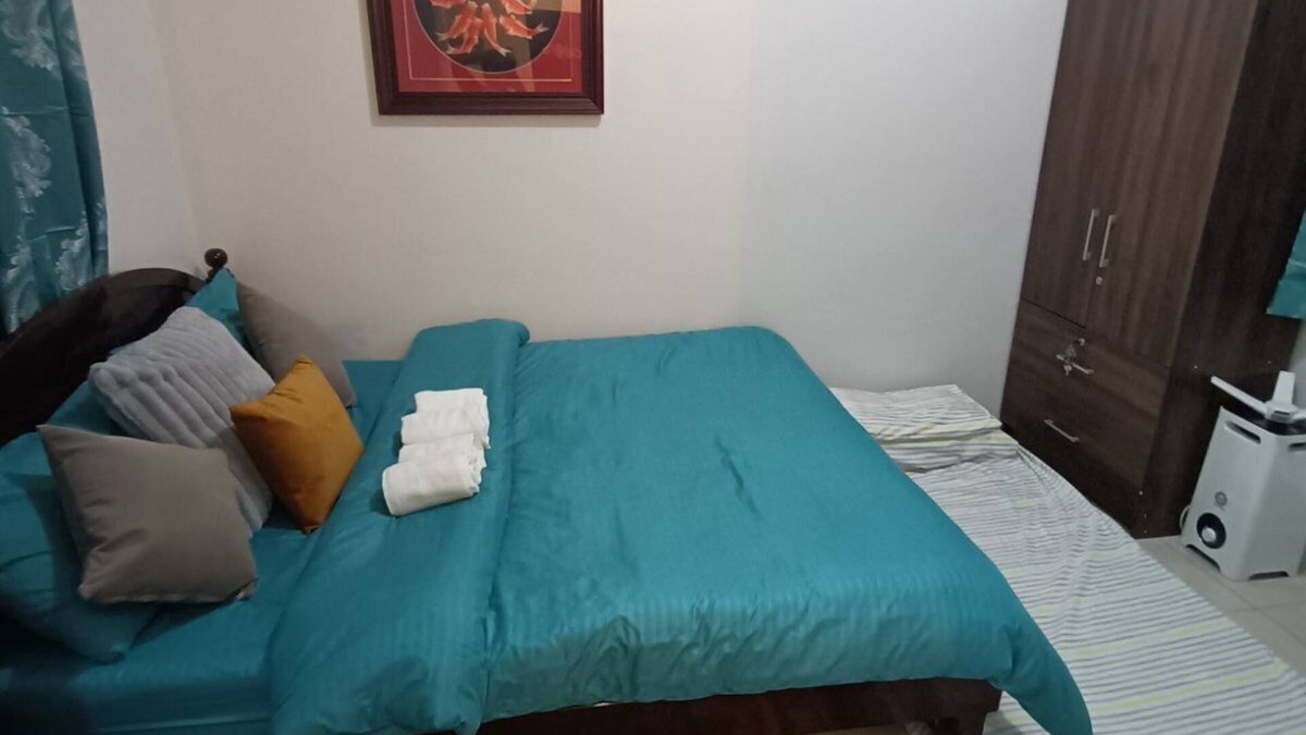 Highway Hills Hotel | GINA'S STAYCATION AT AMA TOWER RESIDENCES, EDSA WITH PAID PARKING (BESIDE POEA)